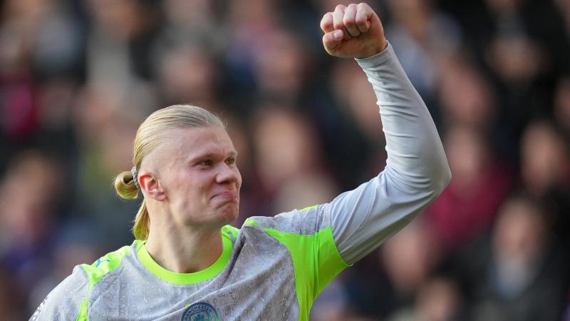 成都蓉城教练组现场观战中韩战，徐正源、金亨镒在场（成都蓉城教练组现身中韩之战现场，徐正源、金亨镒到场观战）