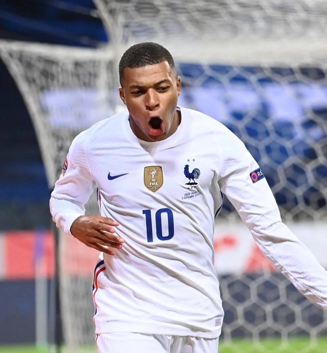 火热！凯恩全场数据：2射2正进2球，传球成功率81.8％（状态爆棚！凯恩全场2射2正梅开二度，传球成功率81.8%）