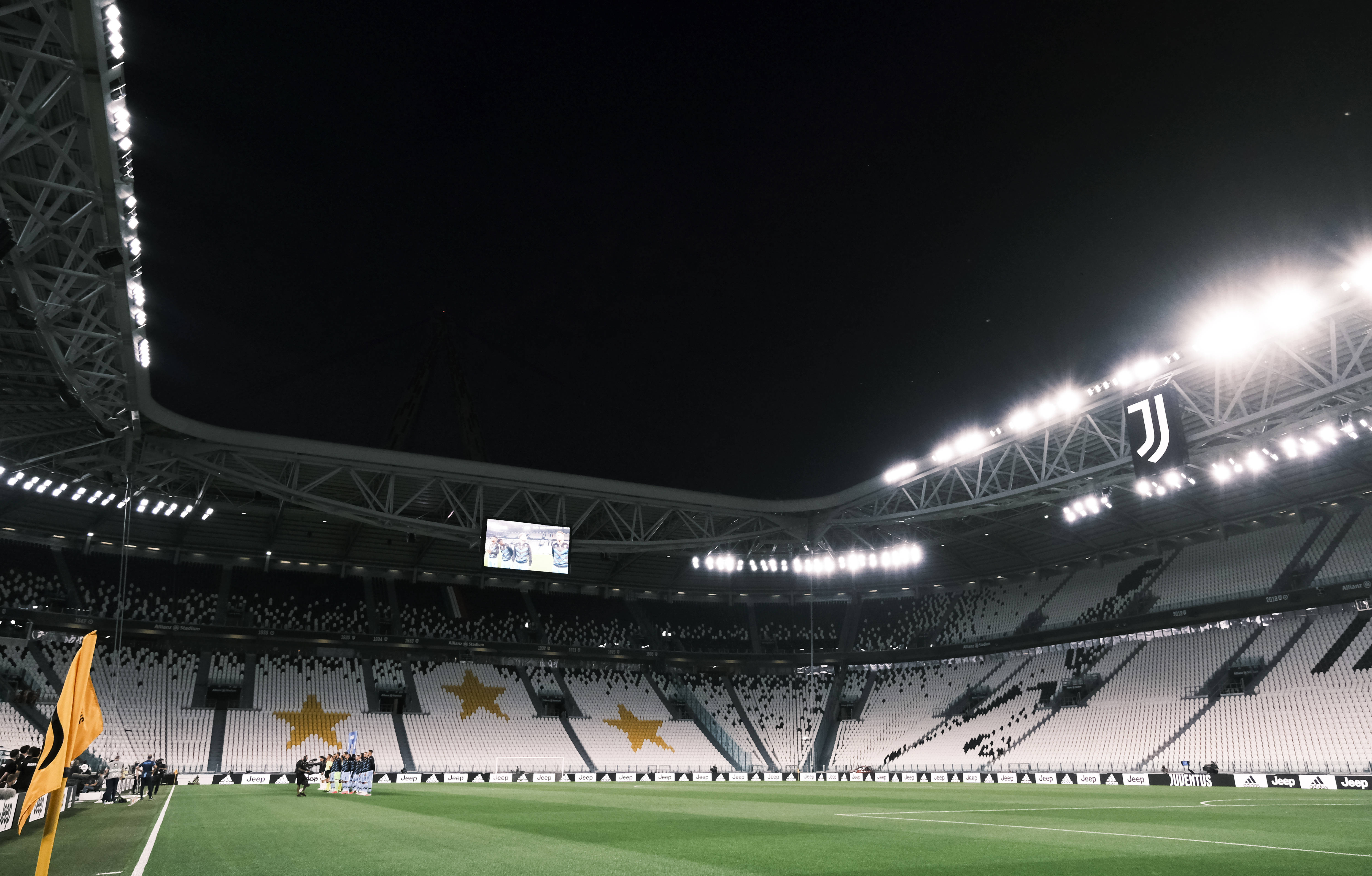 欧冠巅峰对决成主帅保卫战 皇马主场翻身可博胜（欧冠焦点战成帅位保卫战 皇马主场反弹有望胜出）