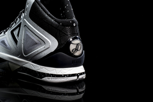 孙继海：邵佳一是现阶段适合担任国足主帅的人（孙继海：当下执教国足最合适的人选是邵佳一）