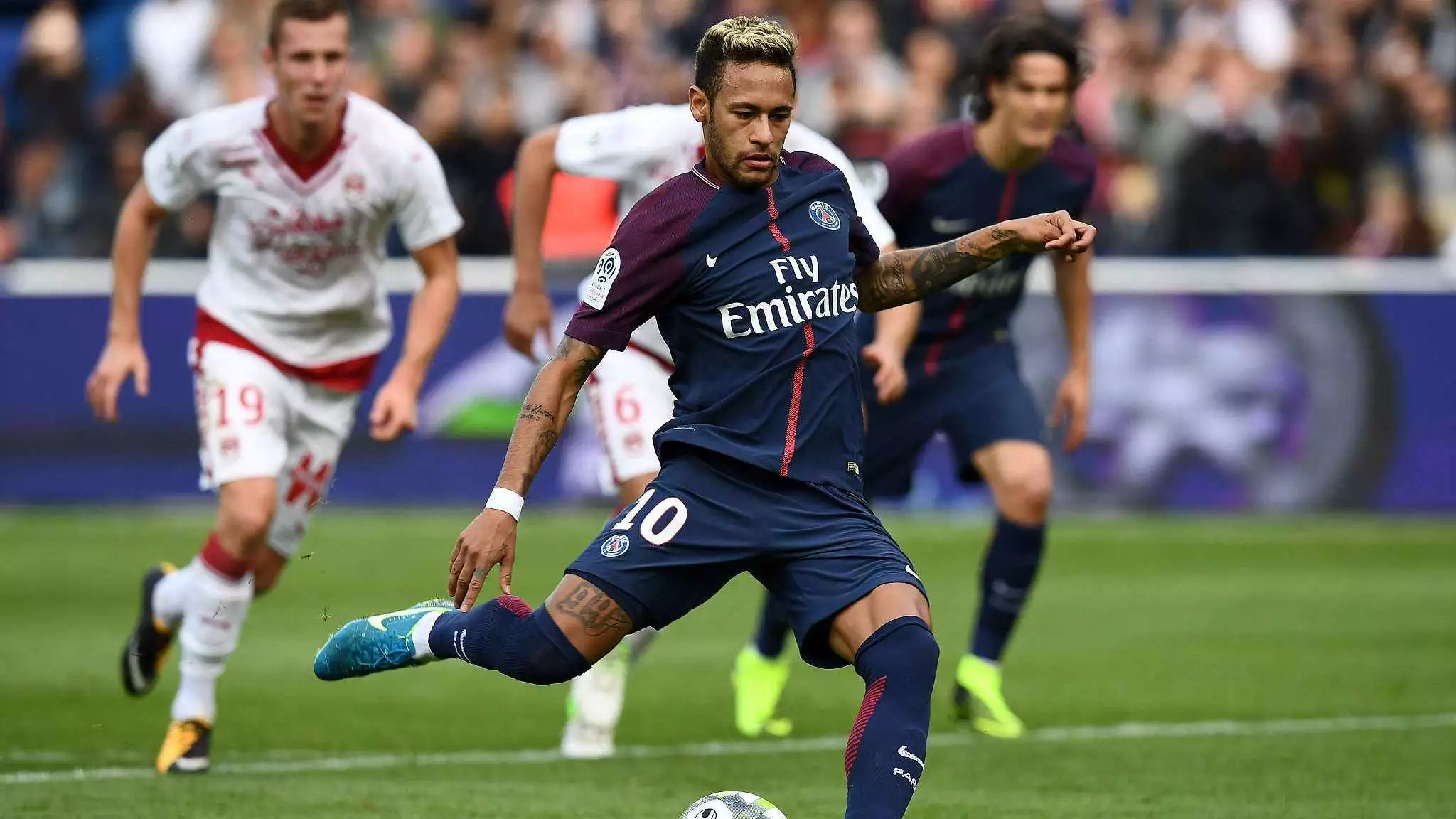 官方：纽卡斯尔联与17岁后卫埃皮亚签下职业合同（纽卡斯尔联官宣：17岁后卫埃皮亚签下职业合同）